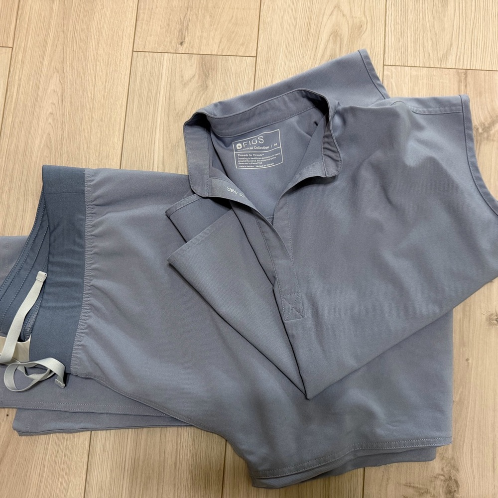 FIGS Set vapor blue. Livingston pants XLT Rafaela medium